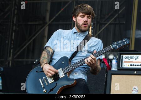 Vidar Landa von Kvelertak spielt am 02 2014. Juli live in Mailand, Italien. Kvelertak sind eine norwegische Heavy Metal Band aus Stavanger, die 2007 gegründet wurde und norwegische Texte hat und deren Haupteinflüsse Rock and Roll, Black Metal und Punk Rock sind. (Foto von Mairo Cinquetti/NurPhoto) Stockfoto