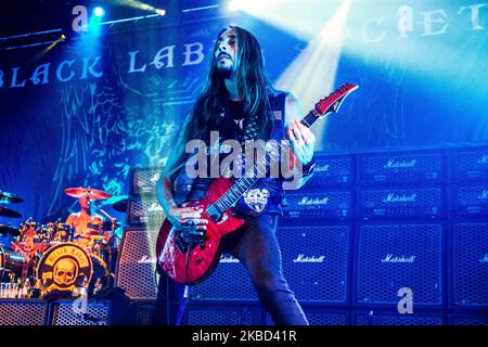 Dario Lorina von der Black Label Society tritt am 19 2014. Juni live im Alcatraz in Mailand auf. Black Label Society ist eine amerikanische Heavy Metal Band aus Los Angeles, Kalifornien, die 1998 von Zakk Wylde gegründet wurde. Bis heute hat die Band zehn Studioalben, zwei Live-Alben, zwei Compilation-Alben, eine EP und drei Video-Alben veröffentlicht. (Foto von Mairo Cinquetti/NurPhoto) Stockfoto