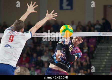 Patryk Niemiec (Verva),Marko Podrascanin (Perugia) beim CEV Champions League Volley Spiel zwischen Verva Warszawa und Sir Sicoma Monini Perugia am 17. Dezember 2019 in Warschau, Polen. (Foto von Foto Olimpik/NurPhoto) Stockfoto