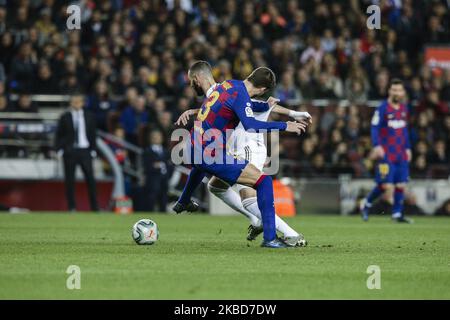 03 Gerard Pique aus Spanien vom FC Barcelona und 09 Karim Benzema aus Frankreich von Real Madrid während des La Liga-Spiels zwischen dem FC Barcelona und Real Madrid am 18. Dezember 2019 im Camp Nou in Barcelona, Spanien. (Foto von Xavier Bonilla/NurPhoto) Stockfoto