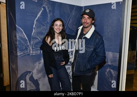 Die mexikanische Schauspielerin Zuria Vega und der kubanische Schauspieler Alberto Guerra posiert für Fotos während der Eröffnung von Levi's Store in der Antara Fashion Hall am 18. Dezember 2019 in Mexiko-Stadt, Mexiko (Foto von Eyepix/NurPhoto) Stockfoto