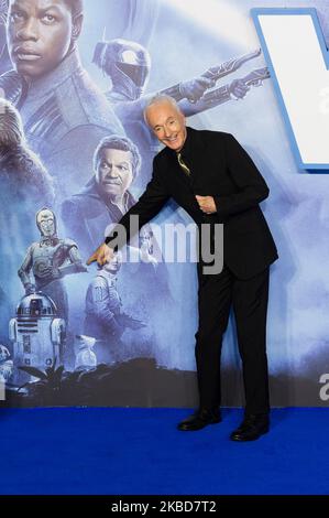 Anthony Daniels nimmt an der europäischen Filmpremiere von „Star Wars: The Rise of Skywalker“ am 18. Dezember 2019 auf dem Cineworld Leicester Square in London, England, Teil. (Foto von Wiktor Szymanowicz/NurPhoto) Stockfoto