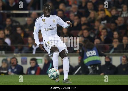 Ferland Mendy von Real Madrid kontrolliert den Ball während des Liga-Spiels zwischen dem FC Barcelona und Real Madrid CF im Camp Nou am 26. Oktober 2019 in Barcelona, Spanien. (Foto von Jose Breton/Pics Action/NurPhoto) Stockfoto