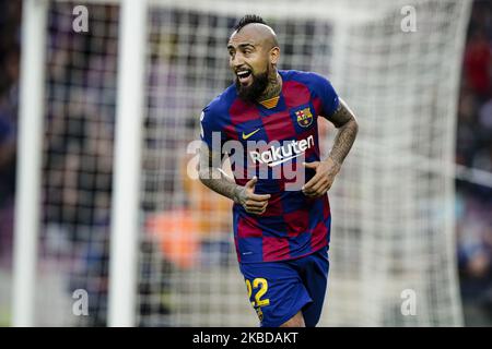 22 Arturo Vidal aus Chile vom FC Barcelona feiert am 21. Dezember 2019 im Camp Nou in Barcelona, Spanien, ein Tor während des La Liga-Spiels zwischen dem FC Barcelona und Deportivo Alaves. (Foto von Xavier Bonilla/NurPhoto) Stockfoto