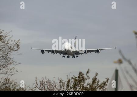 Singapore Airlines Airbus A380, insbesondere A380-841-Flugzeuge, wie sie bei der endgültigen Landung am John F. Kennedy International Airport in New York JFK am 14. November 2019 gesehen wurden. Das großkarossige, doppelstockige Langstreckenflugzeug hat die Registrierung 9V-SKJ und wird von 4x RR ( Rolls Royce ) Düsenmotoren angetrieben. Singapore SQ, SIA, ist die Flag-Carrier-Fluggesellschaft von Singapur, mit einem Stützpunkt in ihrem Drehkreuz Changi Airport SIN WSSS, einem Mitglied der Star Alliance Aviation Alliance. Die Fluggesellschaft wurde von Skytrax als beste Fluggesellschaft der Welt ausgezeichnet. (Foto von Nicolas Economou/NurPhoto) Stockfoto