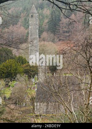 Eine allgemeine Ansicht einer frühmittelalterlichen Klostersiedlung in Glendalough. Am Montag, den 23. Dezember 2019, in Dublin, Irland. (Foto von Artur Widak/NurPhoto) Stockfoto