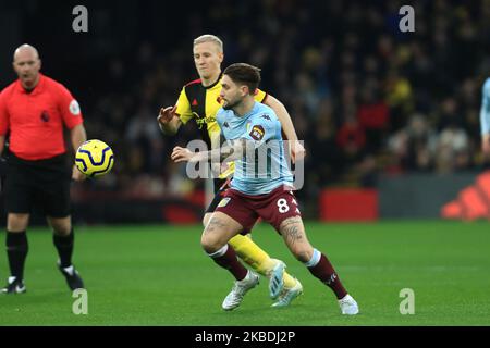 Aston Villas Henri Lansbury und Watfords werden Hughes während des Premier League-Spiels zwischen Watford und Aston Villa in der Vicarage Road, Watford am Samstag, den 28.. Dezember 2019. (Foto von Leila Coker/MI News/NurPhoto) Stockfoto