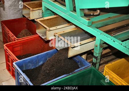 Teeblatt-Trocknungsmaschinen in der Geragama Teefabrik in Pilimathalawa, Sri Lanka. Geragama ist eine der Premium- und ältesten Teeplantagen Sri Lankas aus dem Jahr 1903. (Foto von Creative Touch Imaging Ltd./NurPhoto) Stockfoto