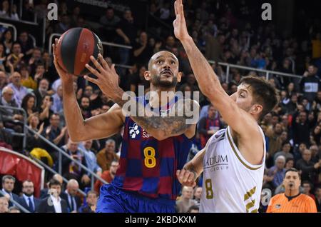 Adam Hanga und Nicolas Laprovittola während des Spiels zwischen dem FC Barcelona und Real Madrid, entsprechend der 16. Liga ACB, gespielt im Palau Blaugrana am 29. Dezember 2019 in Barcelona, Spanien. (Foto von Noelia Deniz/Urbanandsport/NurPhoto) Stockfoto