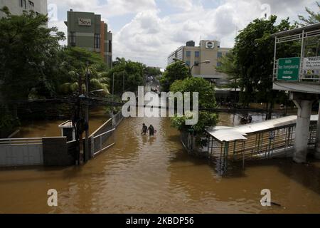 Lage der massiven Überschwemmungen in Jakarta am Donnerstag, 2.. Januar 2020. Nach Berichten der National Disaster Management Agency starben seit Mittwoch, dem 1. Januar 2020, 16 Menschen bei den massiven Überschwemmungen, die die Hauptstadt Jakarta und die umliegenden Gebiete heimsuchten. (Foto von Aditya Irawan/NurPhoto) Stockfoto