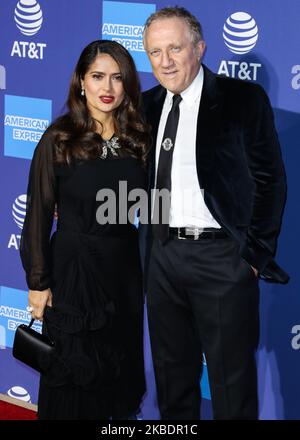 PALM SPRINGS, KALIFORNIEN, USA - 02. JANUAR: Die Schauspielerin Salma Hayek und ihr Mann Francois-Henri Pinault kommen zur jährlichen Gala der Palm Springs International Film Festival Awards 31., die am 2. Januar 2020 im Palm Springs Convention Center in Palm Springs, Kalifornien, USA, stattfindet. (Foto von Xavier Collin/Image Press Agency/NurPhoto) Stockfoto