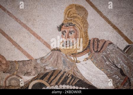 Ein römisches Bodenmosaik, das eine Schlacht zwischen Alexander dem Großen und König Darius III. Von Persien zeigt, ist am 29. Dezember 2019 im Nationalen Archäologischen Museum von Neapel in Italien ausgestellt. (Foto von Diego Cupolo/NurPhoto) Stockfoto