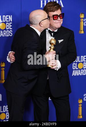 BEVERLY HILLS, LOS ANGELES, KALIFORNIEN, USA - 05. JANUAR: Bernie Taupin und Elton John posieren im Presseraum bei den jährlichen Golden Globe Awards 77., die am 5. Januar 2020 im Beverly Hilton Hotel in Beverly Hills, Los Angeles, Kalifornien, USA, abgehalten wurden. (Foto von Xavier Collin/Image Press Agency/NurPhoto) Stockfoto