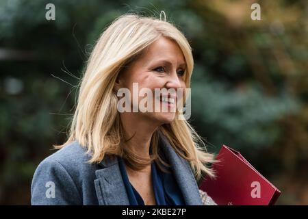 Die Staatsministerin für Wohnungswesen Esther McVey nimmt am 07. Januar 2020 an einer Kabinettssitzung in der Downing Street in London, England, Teil. Das Gesetz der Europäischen Union (Austrittsabkommen) tritt in die Ausschussphase, während die Regierung bis Ende Donnerstag ihre Verabschiedung im Unterhaus sichern will. (Foto von Wiktor Szymanowicz/NurPhoto) Stockfoto