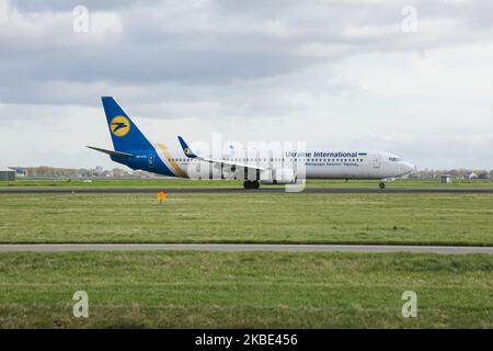 Ukraine International Airlines UIA Boeing 737 Flugzeuge wie gesehen Landung auf Amsterdam Schiphol AMS EHAM Flughafen. Das Flugzeug hat die Registrierung UR-PSI, eine Boeing 737-9KV(er)(WL) Variante. UIA ist der ukrainische Flaggenträger. Am 8. Januar 2019 stürzte kurz nach dem Start eine Boeing 737-800 registrierte UR-PSR, Flug PS 752 vom iranischen Flughafen Teheran Imam Khomeini in die Hauptstadt Kiew ab. (Foto von Nicolas Economou/NurPhoto) Stockfoto