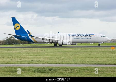 Ukraine International Airlines UIA Boeing 737 Flugzeuge wie gesehen Landung auf Amsterdam Schiphol AMS EHAM Flughafen. Das Flugzeug hat die Registrierung UR-PSI, eine Boeing 737-9KV(er)(WL) Variante. UIA ist der ukrainische Flaggenträger. Am 8. Januar 2019 stürzte kurz nach dem Start eine Boeing 737-800 registrierte UR-PSR, Flug PS 752 vom iranischen Flughafen Teheran Imam Khomeini in die Hauptstadt Kiew ab. (Foto von Nicolas Economou/NurPhoto) Stockfoto