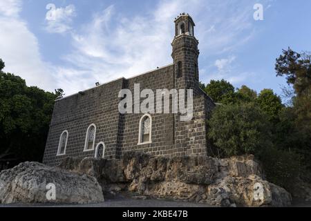 Außenansicht der St. Peter's Primate Church ist eine Franziskanerkirche in Tabgha, Israel, am nordwestlichen Ufer des Sees von Galilee am 10. Dezember 2019. Sie erinnert an die Wiederherstellung des Petrus als Haupt der Apostel durch Jesus. (Foto von Joaquin Gomez Sastre/NurPhoto) Stockfoto