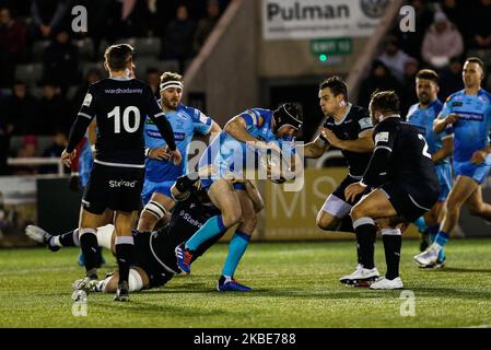 NEWCASTLE UPON TYNE, ENGLAND - JANUAR 10. Steve McColl von Doncaster Knights wird während des Greene King IPA Championship-Spiels zwischen Newcastle Falcons und Doncaster Knights am Freitag, 10.. Januar 2020 im Kingston Park, Newcastle, angegangen. (Foto von Chris Lishman/MI News/NurPhoto) Stockfoto