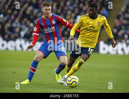 James McCarthy und Ainsley Maitland-Niles von L-R Crystal Palace aus Arsenal während des Spiels der englischen Premier League zwischen Crystal Palace und Arsenal am 11 2020. Januar im Selhurst Park Stadium, London, England. (Foto von Action Foto Sport/NurPhoto) Stockfoto