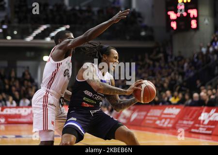 David Moss und Darius Johnson-Odom während des Italien Lega Basket der Serie A-Spiels zwischen Grissin Bon Reggio Emilia und Germani Basket Brescia am 11. Januar 2020 im PalaBigi in Reggio Emilia, Italien. (Foto von Emmanuele Ciancaglini/NurPhoto) Stockfoto