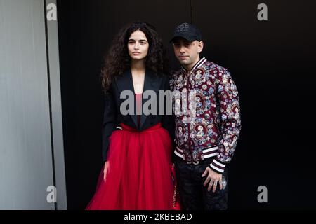 Wayne Santana (R) und Chiara Scelsi (L) kommen anlässlich der Fashion Week 2020 in Mailand, Italien, am 11 2020. Januar zur Dolce e Gabbana Fashion Show (Foto: Mairo Cinquetti/NurPhoto) Stockfoto