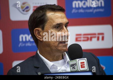 Der Trainer Alexandre Guimaraes of America de Cali bei der Pressekonferenz des ESPN 2020-Turniers, einer Vorsaison-Meisterschaft, die vom 12. Bis 19. Januar 2020 im Nemesio Camacho El Campin Stadium stattfinden wird. America de Cali, Deportivo Cali, Independiente Santa Fe und Millonarios F.C am 11. Januar 2020 in Bogota, Kolumbien. (Foto von Daniel Garzon Herazo/NurPhoto) Stockfoto