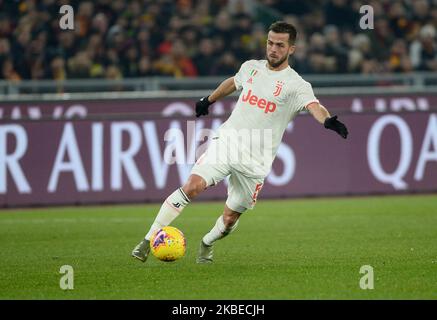 Miralem Pjanic während des Fußballspiels der italienischen Serie A zwischen AS Roma und FC Juventus im Olympiastadion in Rom am 12. januar 2020. (Foto von Silvia Lore/NurPhoto) Stockfoto