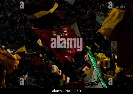 ALS Roma-Fans während des Spiels der italienischen Serie A 2019/2020 zwischen AS Roma und Juventus FC im Stadio Olimpico am 12. Januar 2020 in Rom, Italien. (Foto von Danilo Di Giovanni/NurPhoto) Stockfoto