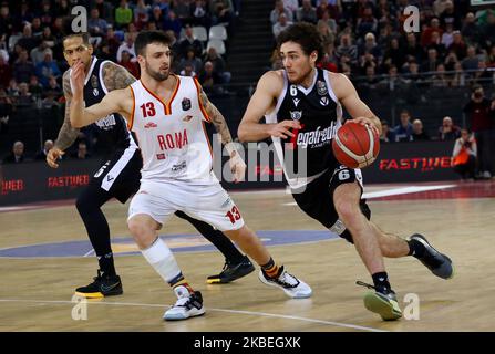 Tommaso Baldasso von Roma und Alessandro Pajola von Bologna während des LBA Serie A Spiels Virtus Roma gegen Segafredo Virtus Bologna am 12. Januar 2020 im Palazzetto dello Sport in Rom, Italien (Foto: Matteo Ciambelli/NurPhoto) Stockfoto