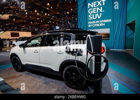 Der französische Automobilkonzern Peugeot-roen-DS-Opel stellt sein Modell aus Neuer Aircross SUV Hybrid C5 auf dem Brüsseler Automobilsalon 2020 am 09. Januar 2020 in Brussel, Belgien, aus.s (Foto: Daniel Pier/NurPhoto) Stockfoto