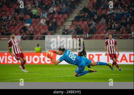 Athen, Lombardei, Griechenland. 3.. November 2022. KONSTANTINOS TZOLAKIS von Olympiacos FC während des UEFA Europa League-Gruppenspiel zwischen Olympiacos FC und FC Nantes am 3. November 2022 im Karaiskakis-Stadion in Athen, Griechenland. (Bild: © Stefanos Kyriazis/ZUMA Press Wire) Stockfoto