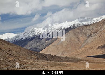 Berglandschaft hoch im Himalaya in Durbuk, Ladakh, Jammu und Kaschmir, Indien am 5. Juli 2014. (Foto von Creative Touch Imaging Ltd./NurPhoto) Stockfoto