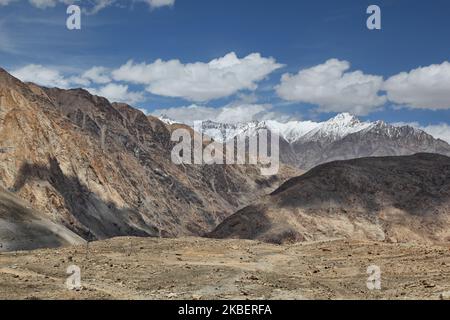 Berglandschaft hoch im Himalaya in Durbuk, Ladakh, Jammu und Kaschmir, Indien am 5. Juli 2014. (Foto von Creative Touch Imaging Ltd./NurPhoto) Stockfoto