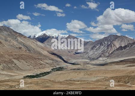 Berglandschaft hoch im Himalaya in Durbuk, Ladakh, Jammu und Kaschmir, Indien am 5. Juli 2014. (Foto von Creative Touch Imaging Ltd./NurPhoto) Stockfoto
