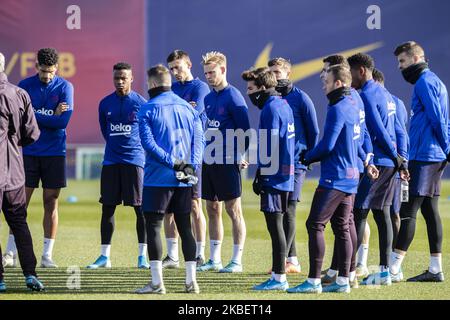 Ansu Fati, Frenkie de Jong und weitere Spieler des FC Barcelona während der Trainingseinheit des FC Barcelona mit dem neuen Trainer Quique Setien bei Ciutat Esportiva Joan Gamper am 18. Januar 2020 in Barcelona, Spanien. (Foto von Xavier Bonilla/NurPhoto) Stockfoto