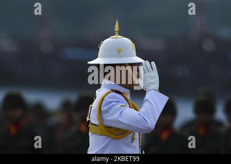 Der thailändische König Maha Vajiralongkorn inspiziert die Ehrenwache anlässlich der Königlichen Krönung am 18. Januar 2020 im Kavalleriezentrum der Royal Thai Army im Militärlager Adisorn in der Provinz Saraburi, Thailand, am Tag der Royal Thai Armed Forces. (Foto von Anusak Laowias/NurPhoto) Stockfoto