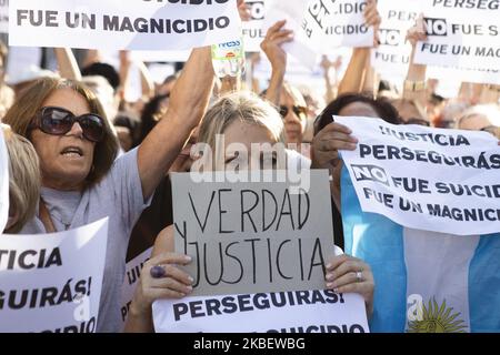 Demonstranten nehmen an den gedenkfeiern zum fünften Jahrestag des Todes von Sonderanwalt Alberto NismanÂ´s am 18. Januar 2020 in Buenos Aires, Argentinien, auf der Plaza Vaticano Teil. (Foto von MatÃ­as Baglietto/NurPhoto) Stockfoto