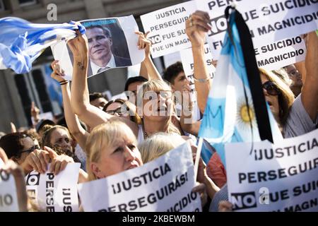 Demonstranten nehmen an den gedenkfeiern zum fünften Jahrestag des Todes von Sonderanwalt Alberto NismanÂ´s am 18. Januar 2020 in Buenos Aires, Argentinien, auf der Plaza Vaticano Teil. (Foto von MatÃ­as Baglietto/NurPhoto) Stockfoto