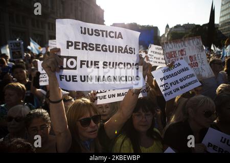 Demonstranten nehmen an den gedenkfeiern zum fünften Jahrestag des Todes von Sonderanwalt Alberto NismanÂ´s am 18. Januar 2020 in Buenos Aires, Argentinien, auf der Plaza Vaticano Teil. (Foto von MatÃ­as Baglietto/NurPhoto) Stockfoto