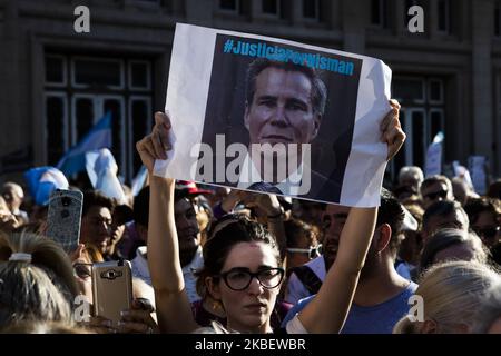 Demonstranten nehmen an den gedenkfeiern zum fünften Jahrestag des Todes von Sonderanwalt Alberto NismanÂ´s am 18. Januar 2020 in Buenos Aires, Argentinien, auf der Plaza Vaticano Teil. (Foto von MatÃ­as Baglietto/NurPhoto) Stockfoto