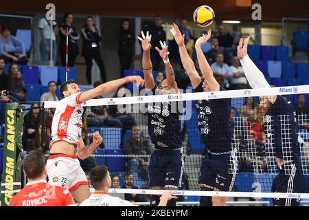 Der italienische Spieler Cavuto Oreste vom Team Consar Ravenna spielt während des 15.. Turn von SuperLega Credem Banca Serie A von Allianz Powervolley Milano und Consar Ravenna (Foto: Andrea Diodato/NurPhoto) Stockfoto