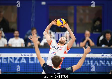 Der italienische Spieler Cavuto Oreste vom Team Consar Ravenna spielt während der 15.. Runde der SuperLega Credem Banca Serie A von Allianz Powervolley Milano und Consar Ravenna (Foto: Andrea Diodato/NurPhoto) Stockfoto