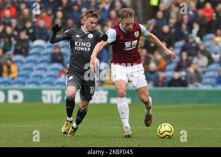 James Maddison von Leicester City und Charlie Taylor von Burnley kämpfen am Sonntag, dem 19.. Januar 2020, im Turf Moor in Burnley um den Besitz des Premier League-Spiels zwischen Burnley und Leicester City. (Foto von Tim Markland/MI News/NurPhoto) Stockfoto