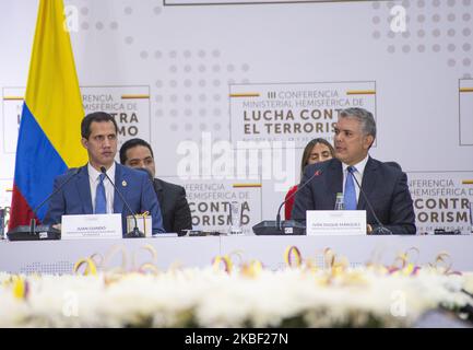 Der kolumbianische Präsident Ivan Duque (R) spricht mit Venezuelas Oppositionsführer Juan Guadio (L) während der Eröffnung eines regionalen Antiterrorgipfels in Bogota, Kolumbien, am 20. Januar 2020 während einer Zeremonie anlässlich eines Autobombenanschlags an der Polizeiakademie. (Foto von Daniel Garzon Herazo/NurPhoto) Stockfoto