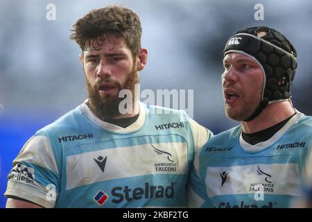 Greg Peterson und Sebastian de Chaves von Newcastle Falcons während des Greene King IPA Championship Matches zwischen Yorkshire Carnegie und Newcastle Falcons am Sonntag, 19.. Januar 2020 im Headingley Carnegie Stadium, Leeds. (Foto von Mark Fletcher/MI News/NurPhoto) Stockfoto