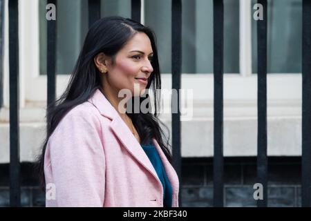Der Innenminister Priti Patel nimmt am 21. Januar 2020 in London, England, an einer wöchentlichen Kabinettssitzung in der Downing Street im Zentrum von London Teil. (Foto von Wiktor Szymanowicz/NurPhoto) Stockfoto