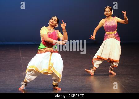 Tamilische Jugendliche führen am 12. Januar 2020 einen traditionellen Tanz während eines Kulturprogramms auf, das das Thai Pongal Festival in Markham, Ontario, Kanada, feiert. Das Fest des thailändischen Pongal ist ein Dankfest zu Ehren des Sonnengottes (Lord Surya) und feiert eine erfolgreiche Ernte. (Foto von Creative Touch Imaging Ltd./NurPhoto) Stockfoto