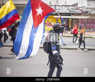 Die erste Linie, die den marsch während der nationalen Proteste gegen den kolumbianischen Präsidenten Ivan Duque am 21. Januar 2020 in Bogota, Kolumbien, unterstützt. (Foto von Daniel Garzon Herazo/NurPhoto) Stockfoto