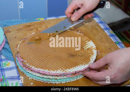 Hausgemachtes Waffelkuchenmesser mit Kondensmilch Stockfoto