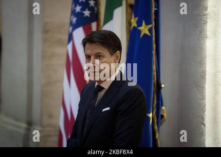 Der italienische Premier Giuseppe Conte trifft sich am 24. Januar 2020 mit dem US-Vizepräsidenten Mike Pence im Chigi Palace in Rom. (Foto von Christian Minelli/NurPhoto) Stockfoto